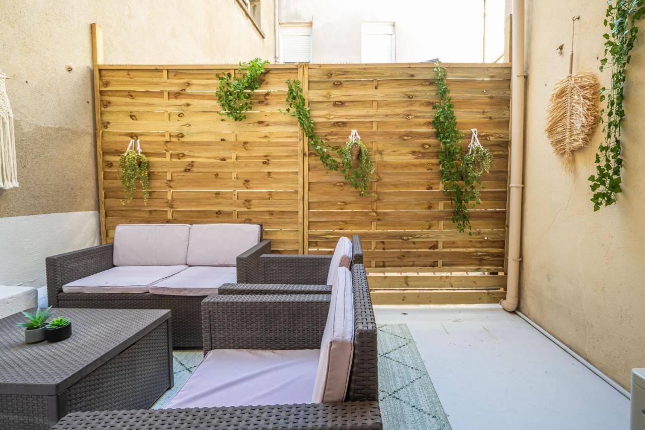 Le Convivial ~ Climatisation ~ Terrasse ~ Halles ナルボンヌ エクステリア 写真